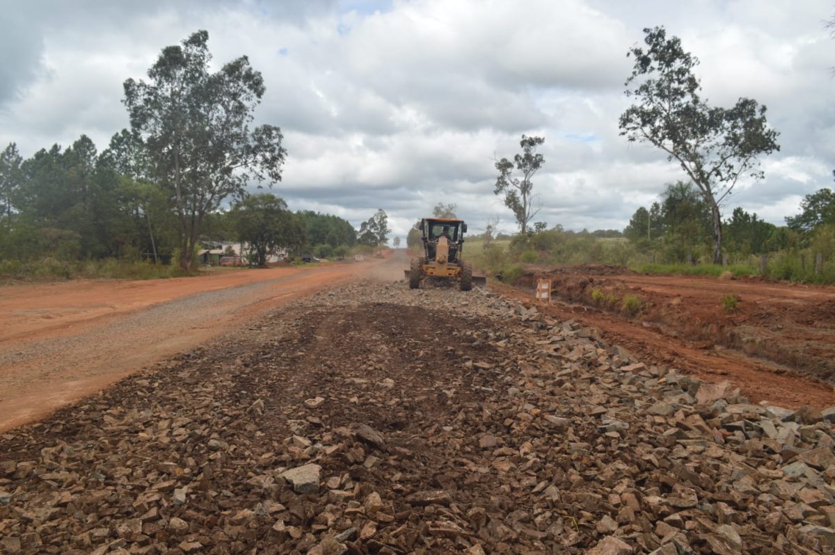 Trabajan en el asfaltado del barrio El Porvenir de Posadas 1 2 - El Porvenir 3 - 1