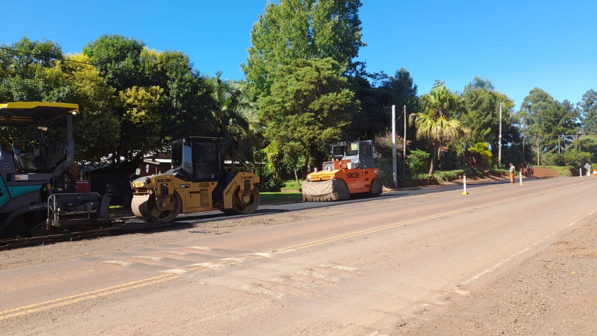 Travesía Urbana de Roca: avanza la pavimentación de las colectoras