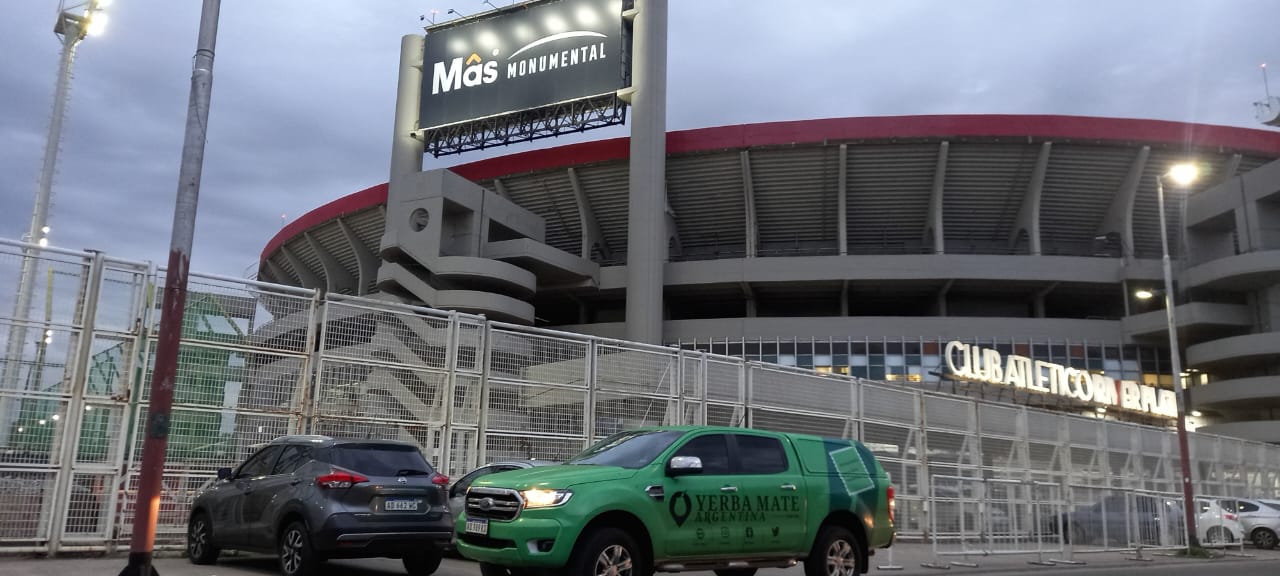 El INYM obsequió yerba mate y otros presentes a los campeones del mundo de Qatar 2022 1 2 - IMG 20230322 WA0021 - 1