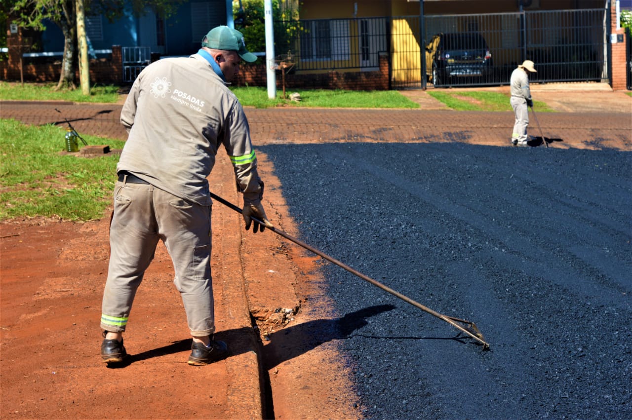 Iniciaron obras de asfalto sobre empedrado en Itaembé Miní