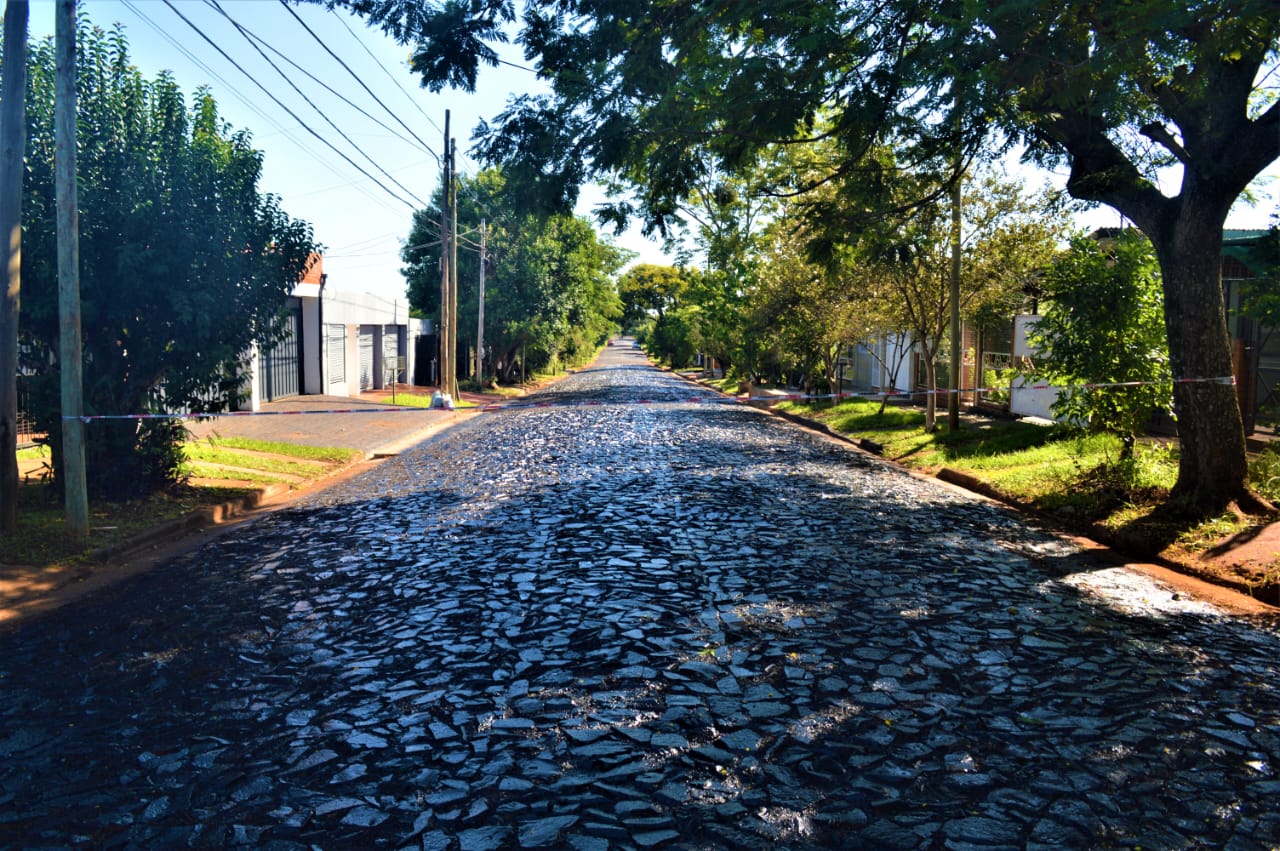 Iniciaron obras de asfalto sobre empedrado en Itaembé Miní