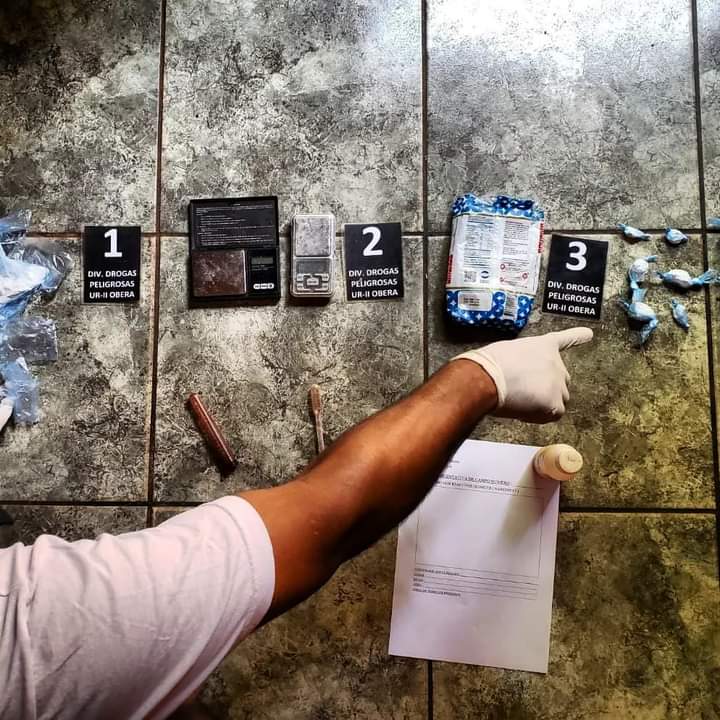 Oberá: incautaron cocaína, elementos robados y mercaderías de contrabando tras un allanamiento