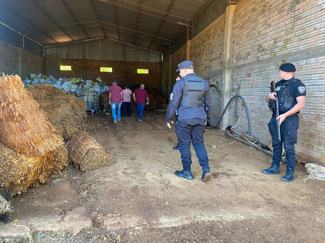 Recuperaron un camión y 14 mil kilos de tabaco presuntamente robados 1 2 - camion y tabaco recuperado 1 - 1