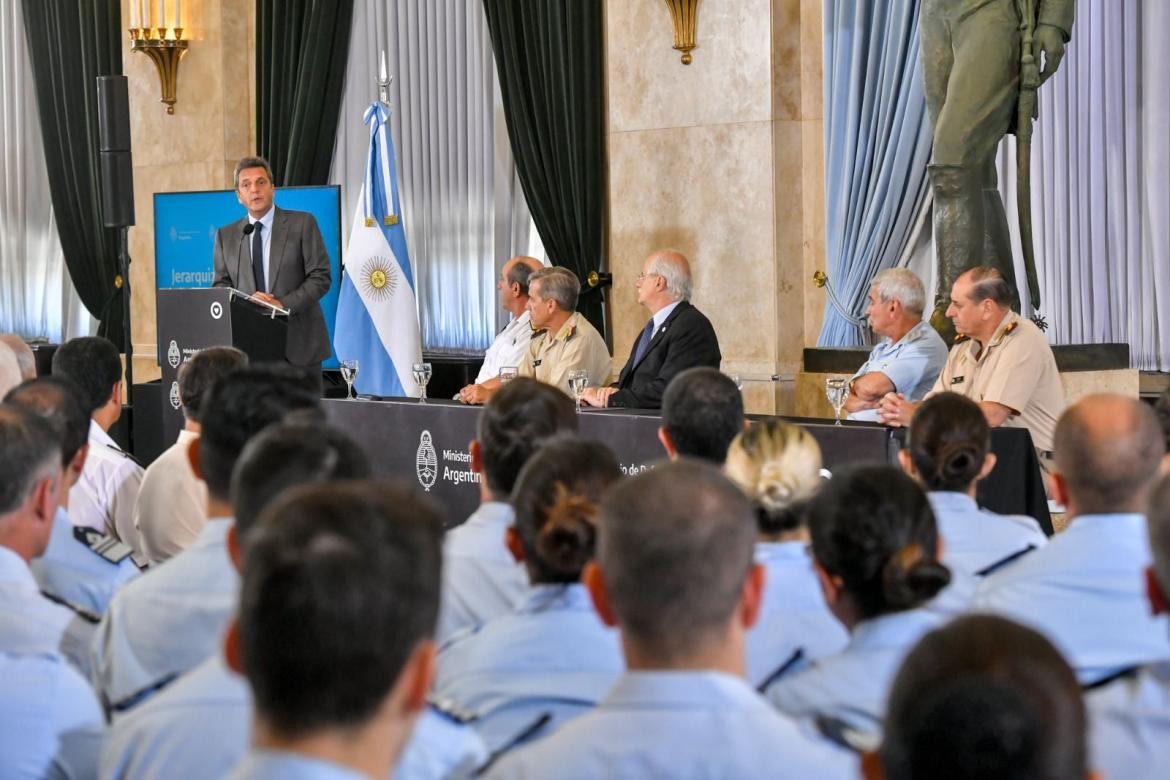 Confirmaron la rejerarquización de las Fuerzas Armadas con aumentos salariales adicionales