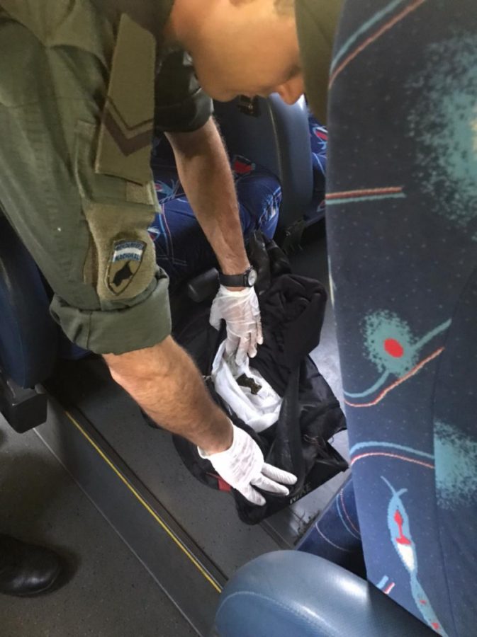 Zona centro: pasajero de un colectivo ocultaba una bolsa con cogollos de marihuana 1 1 - pasajero_ocultaba_una_bolsa_con_cogollos_de_marihuana_1