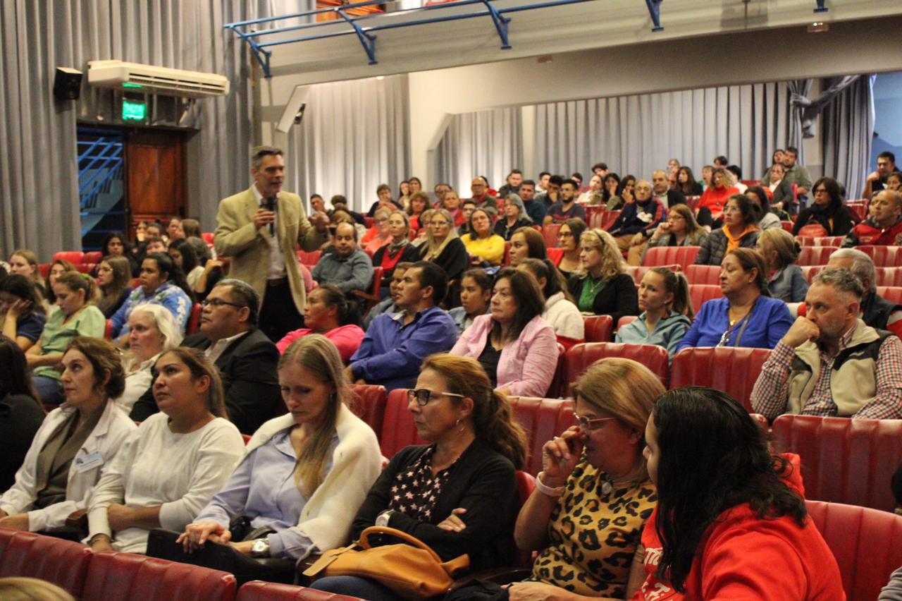 Charla Dr. Damin con la comunidad 8 - 1
