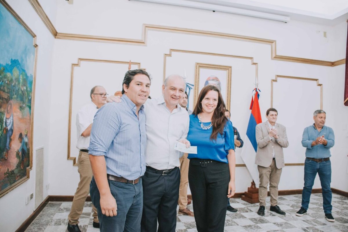 Entregaron subsidios 2 - 5