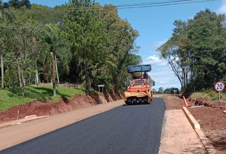 Trabajan para culminar el acceso asfaltado a Tobuna