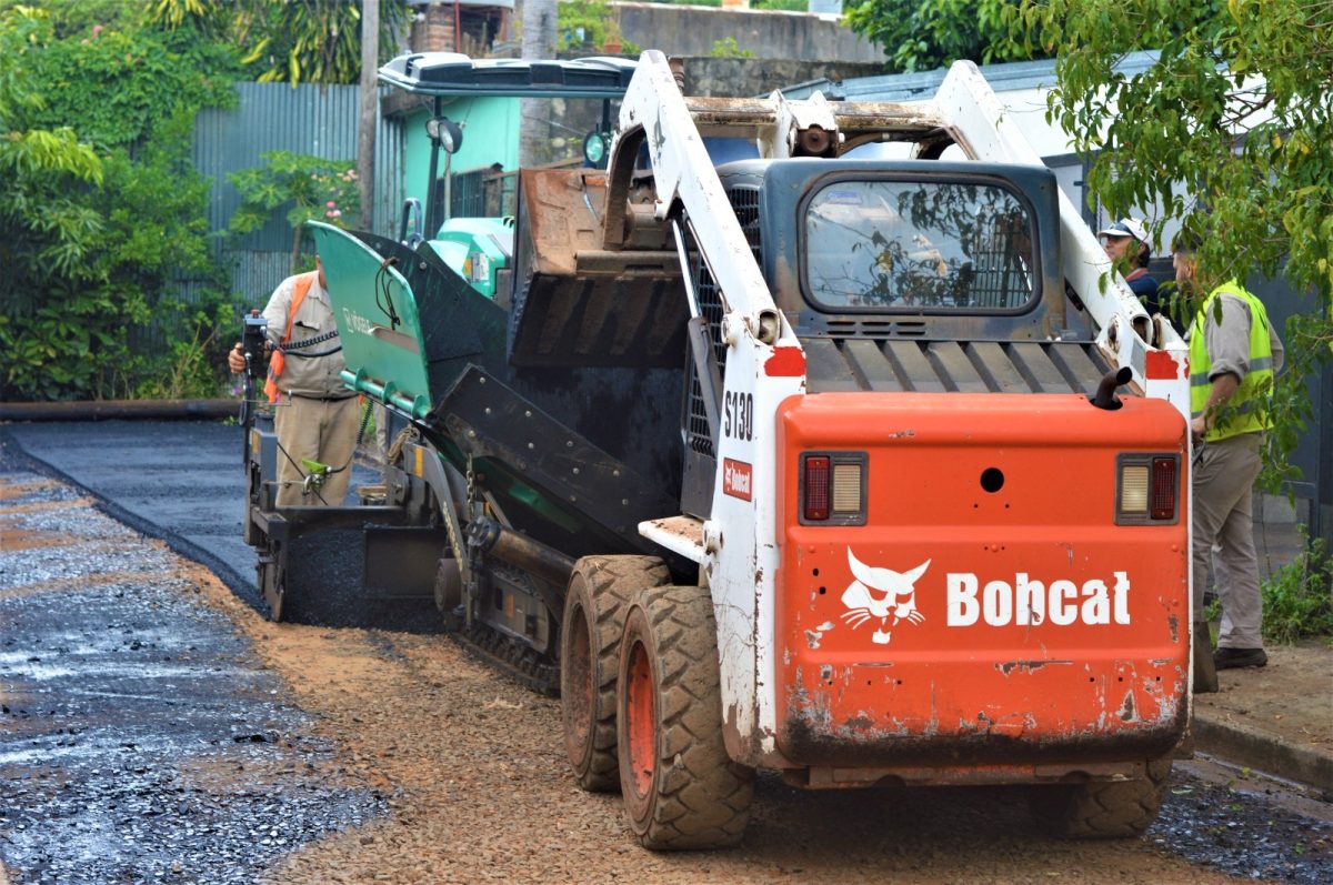 Municipales reparan calles de la chacra 27 de Posadas 1 2 - Municipales 1 2 - 1