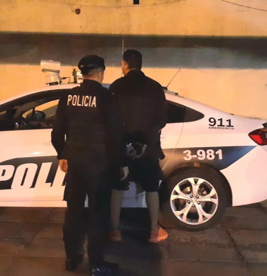 Arrestaron a un dúo de mecheros tras un seguimiento de las cámaras del 911 de Posadas