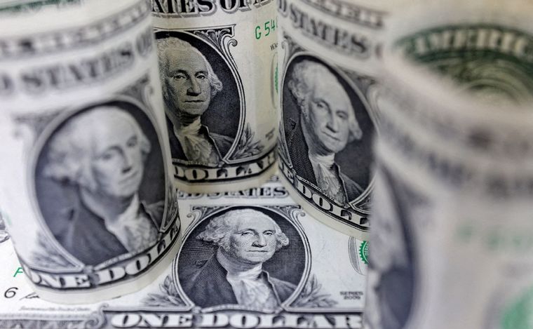 El dólar blue marca un nuevo récord nominal y llegó a $418