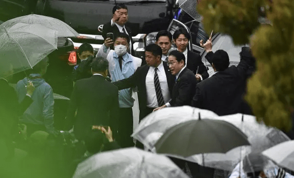 Intentaron matar al primer ministro de Japón: hay un detenido