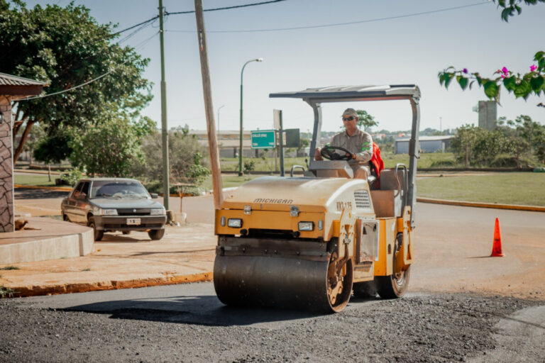 Posadas: avanzan con las obras de asfalto en el barrio Santa Rosa