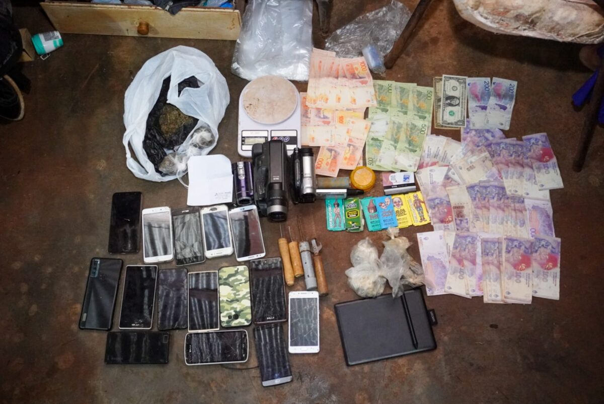 Desarticularon una red de distribución de drogas en Posadas: hay 12 detenidos 1 2 - IMG 20230527 WA0065 - 1