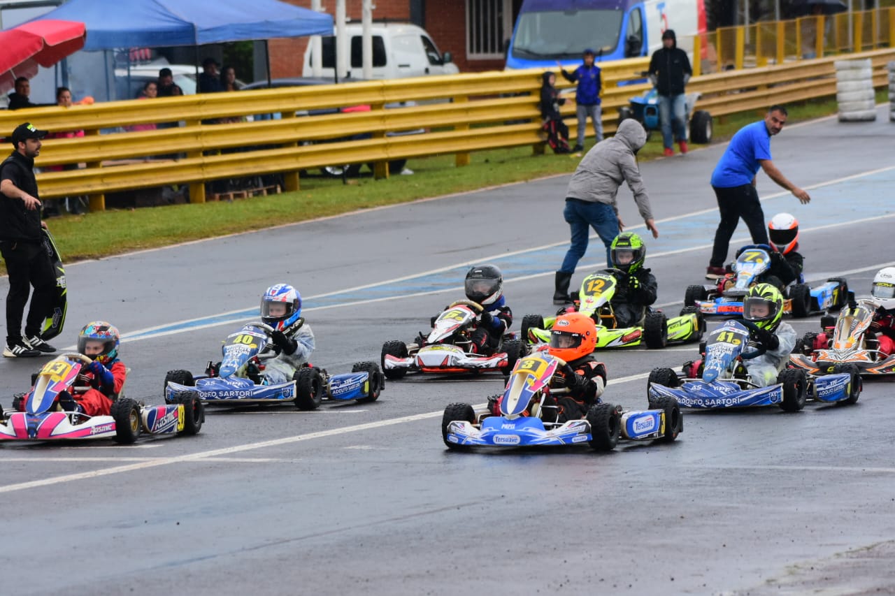 Más de 100 pilotos corrieron la fecha 2 del Misionero de Karting en Posadas 1 2 - Mas 1 2 - 1