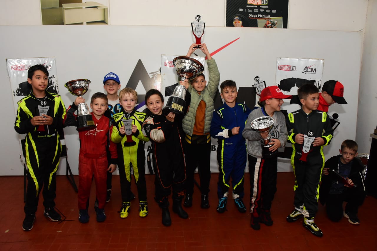 Más de 100 pilotos corrieron la fecha 2 del Misionero de Karting en Posadas 2 4 - Mas 2 2 - 3