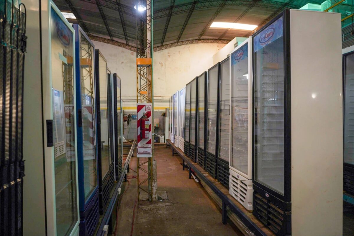 Passalacqua visitó fabricantes de heladeras y los felicitó por "diversificar la industria misionera"