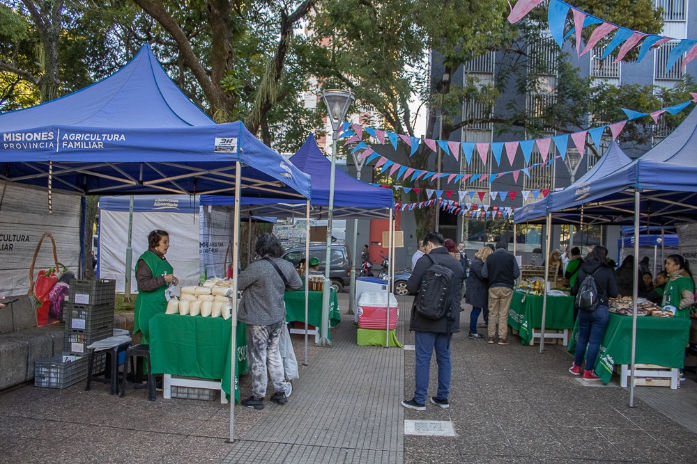 Posadas celebró el 25° aniversario de las ferias francas en la plaza San Martín