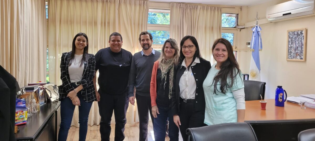 Posadas: firman convenio en beneficio de empleados y estudiantes