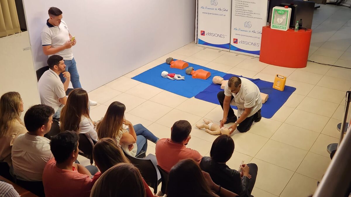 Empleados del IPLYC recibieron una capacitación sobre RCP 2 4 - capacitacion sobre RCP 2 - 3