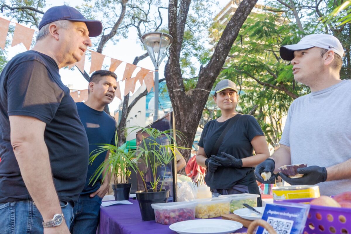 Meza y Passalacqua recorrieron la 3ra Feria Vida Saludable en el Parque Paraguayo de Posadas