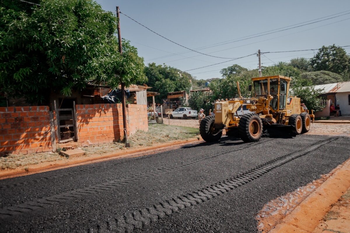 Avanzan las obras de asfaltado en el barrio Parque Adam de Posadas