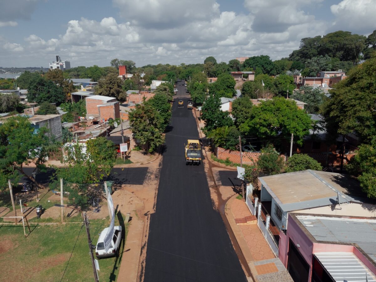 Avanzan las obras de asfaltado en el barrio Parque Adam de Posadas