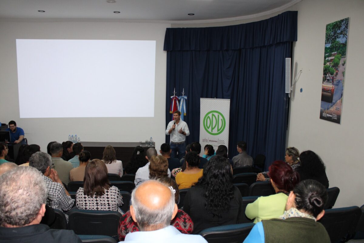 Vecinos y técnicos de Vialidad se reunieron por el saneamiento del último tramo del arroyo Vicario