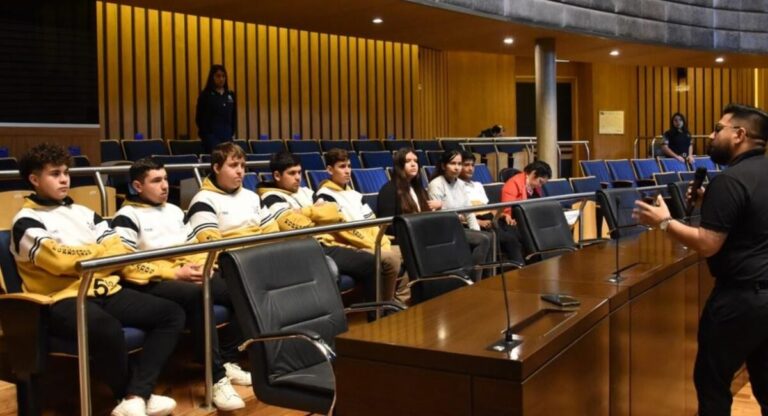 Estudiantes de la EFA San Cristóbal visitaron la Legislatura provincial