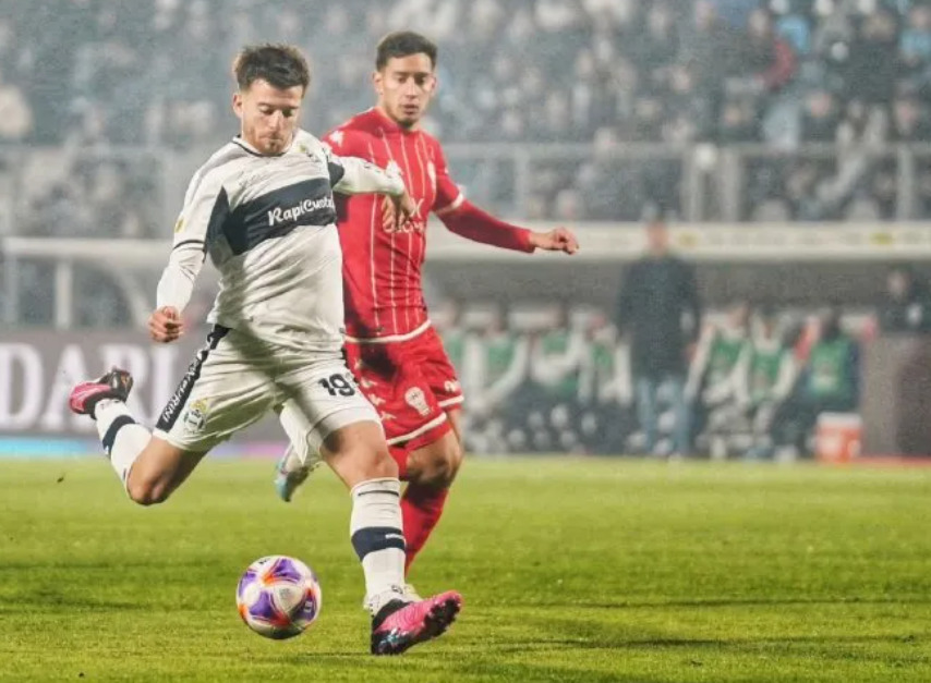 Gimnasia venció a Huracán y acentuó su crisis