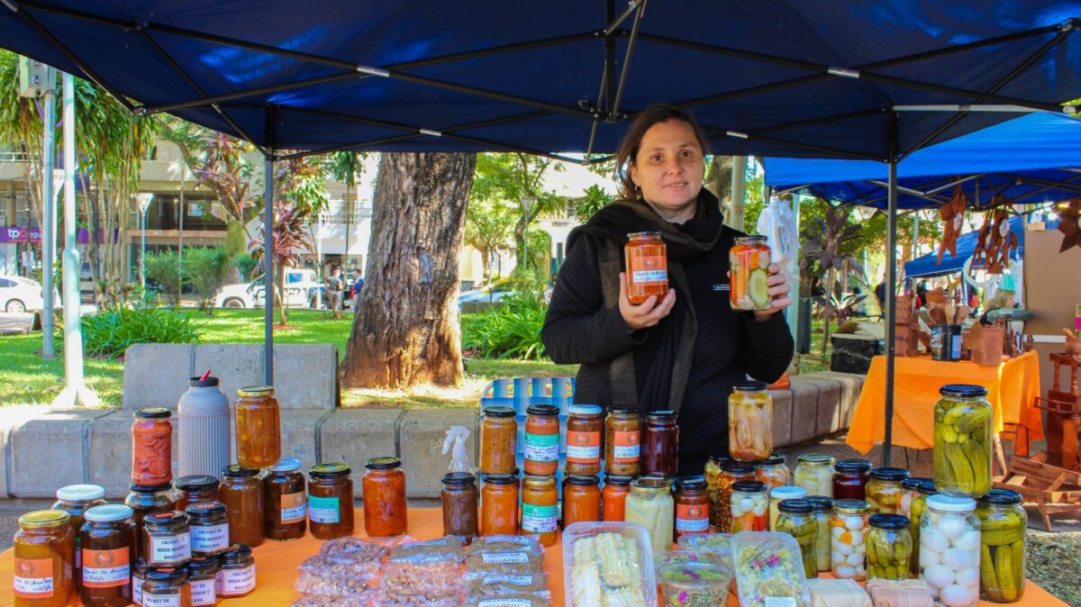 Emprendedores exhiben sus productos en las ferias de Posadas
