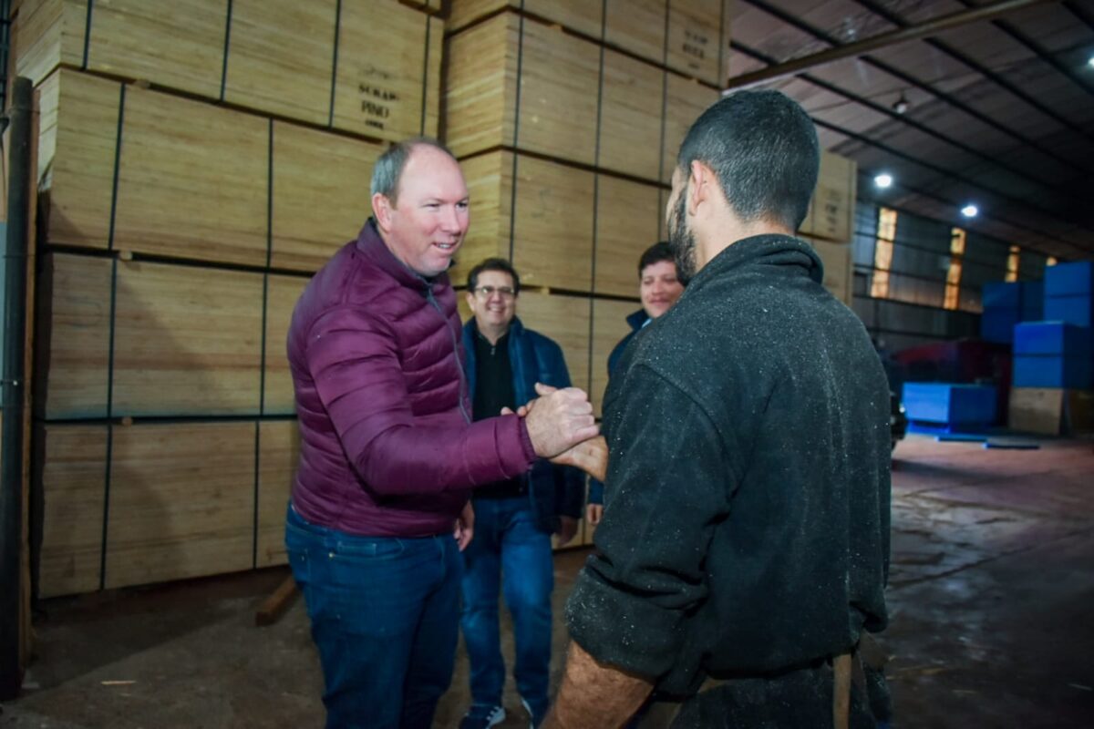 Passalacqua y Vancsik acompañaron a empresarios madereros de San Vicente 3 6 - Passalacqua 1 - 5
