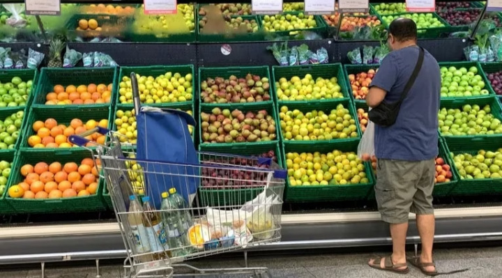 Analistas prevén una inflación cercana al 8% para los próximos meses en Argentina