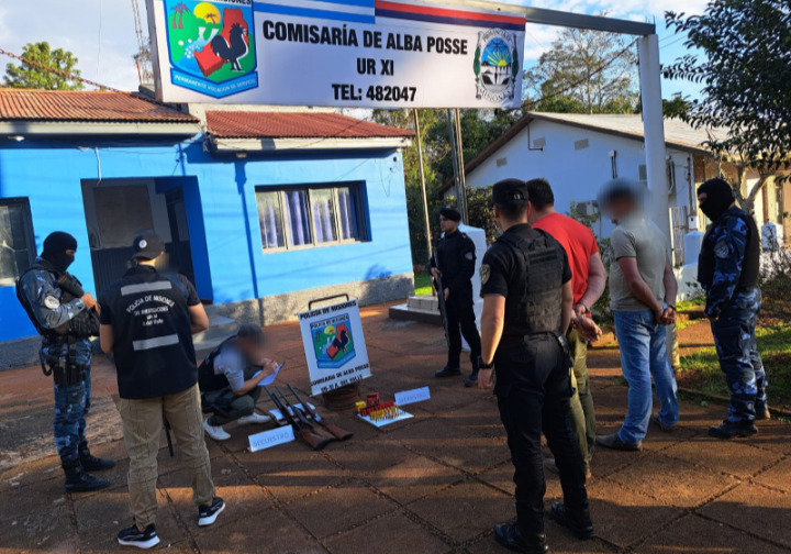 Detuvieron a hermanos con un arsenal de armas acusados de amenazar a su vecino