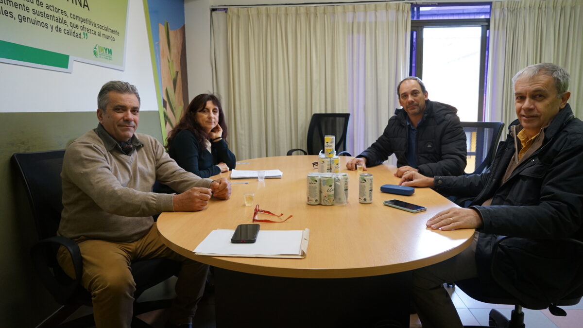 Presentaron al INYM una bebida a base de yerba mate destinada a la exportación
