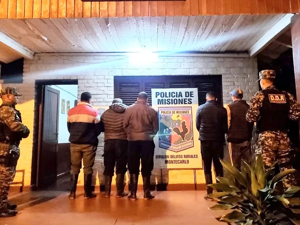 Patrullas rurales provinciales capturaron a 5 cazadores furtivos y secuestraron animales faenados 2 4 - cazadores 1 - 3