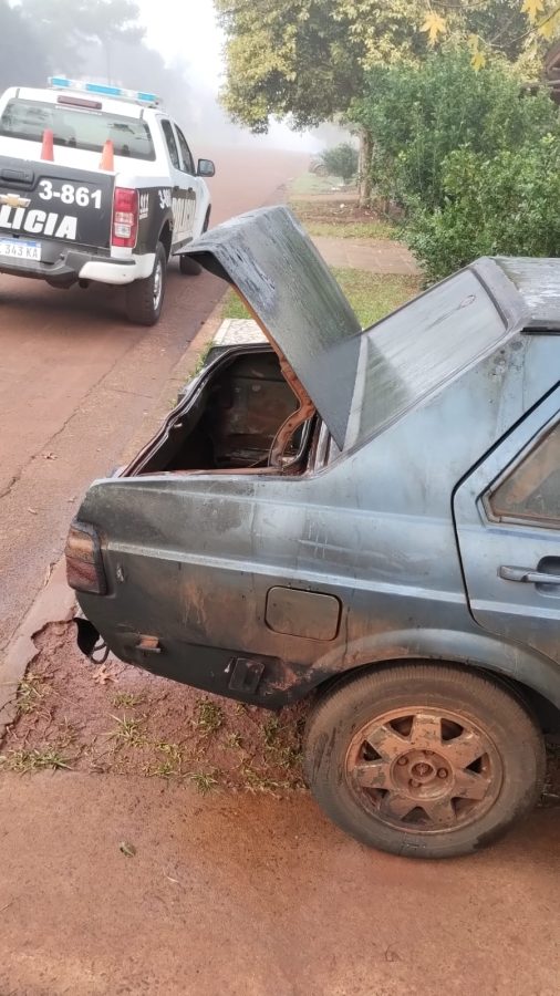 Detuvieron a dos jóvenes que intentaron incendiar un auto en Concepción de la Sierra 1 2 - incendiar auto 2 - 1