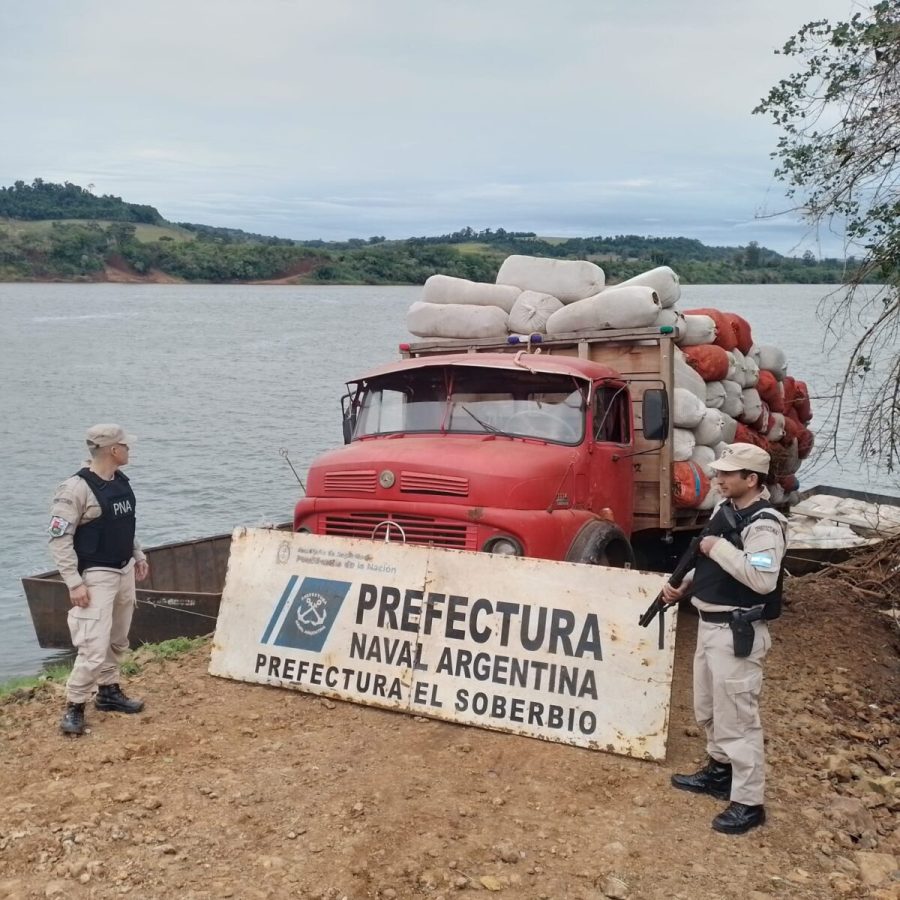 El Soberbio: Prefectura incautó un cargamento de tabaco y soja en el río Uruguay