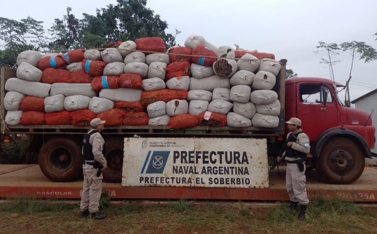El Soberbio: Prefectura incautó un cargamento de tabaco y soja en el río Uruguay