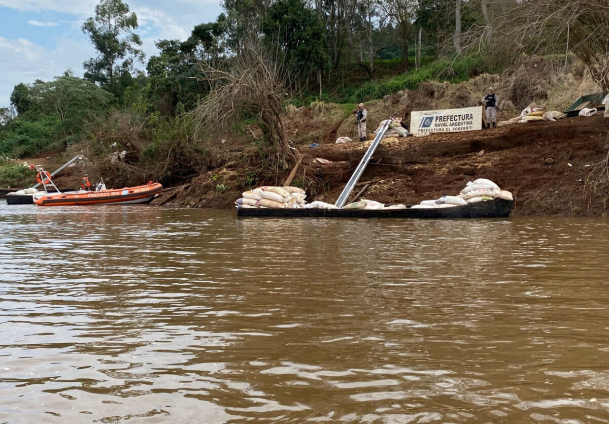 El Soberbio: secuestraron 12 mil toneladas de soja ilegal que eran transportadas a Brasil 1 2 - soja El Soberbio 2 - 1
