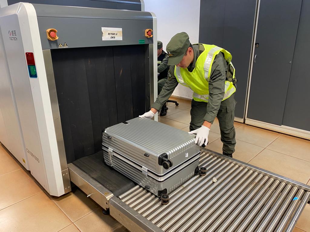 Secuestraron 23 kilos de cristales de metanfetaminas en San José: hay dos detenidos 1 Secuestraron 23 kilos de cristales de metanfetaminas en San José: hay dos detenidos