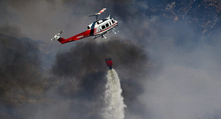 Canadá: murió un piloto al estrellarse un helicóptero que combatía las llamas