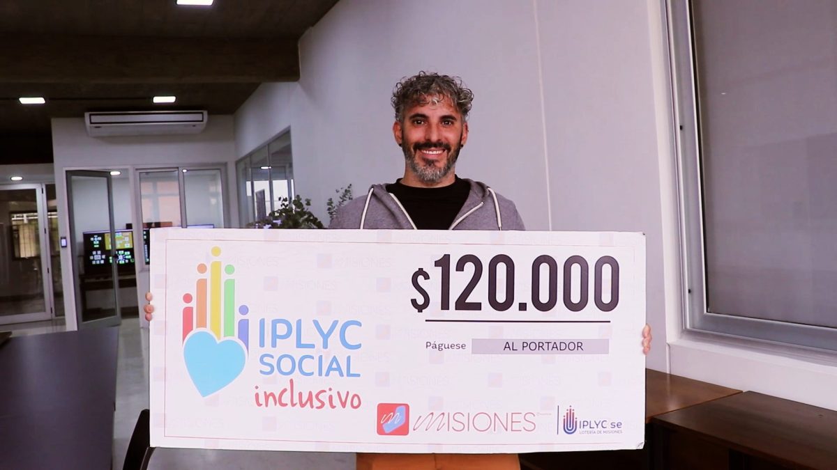 Con el premio del Programa IPLyC comprará elementos para enseñar lengua de señas