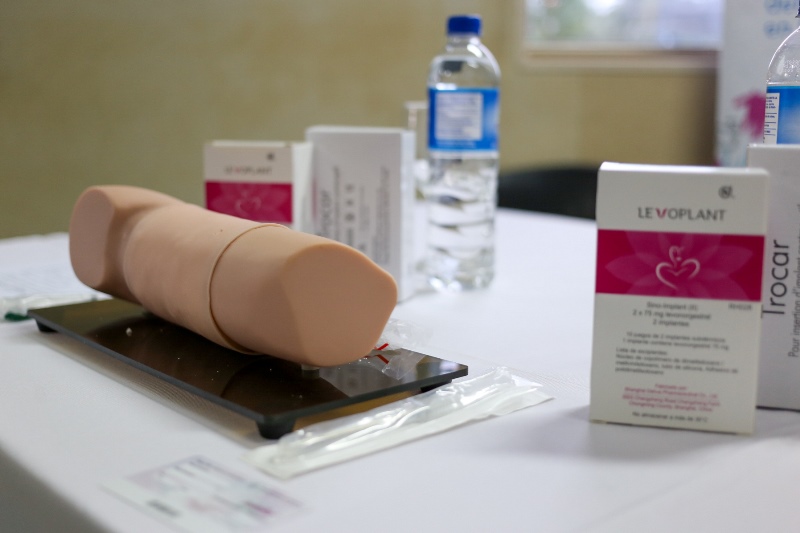 Salud Sexual y Reproductiva: Misiones incorpora el implante subdérmico de dos varillas a la canasta de insumos 1 2 - Lanzamiento implante doble varilla 14 - 1