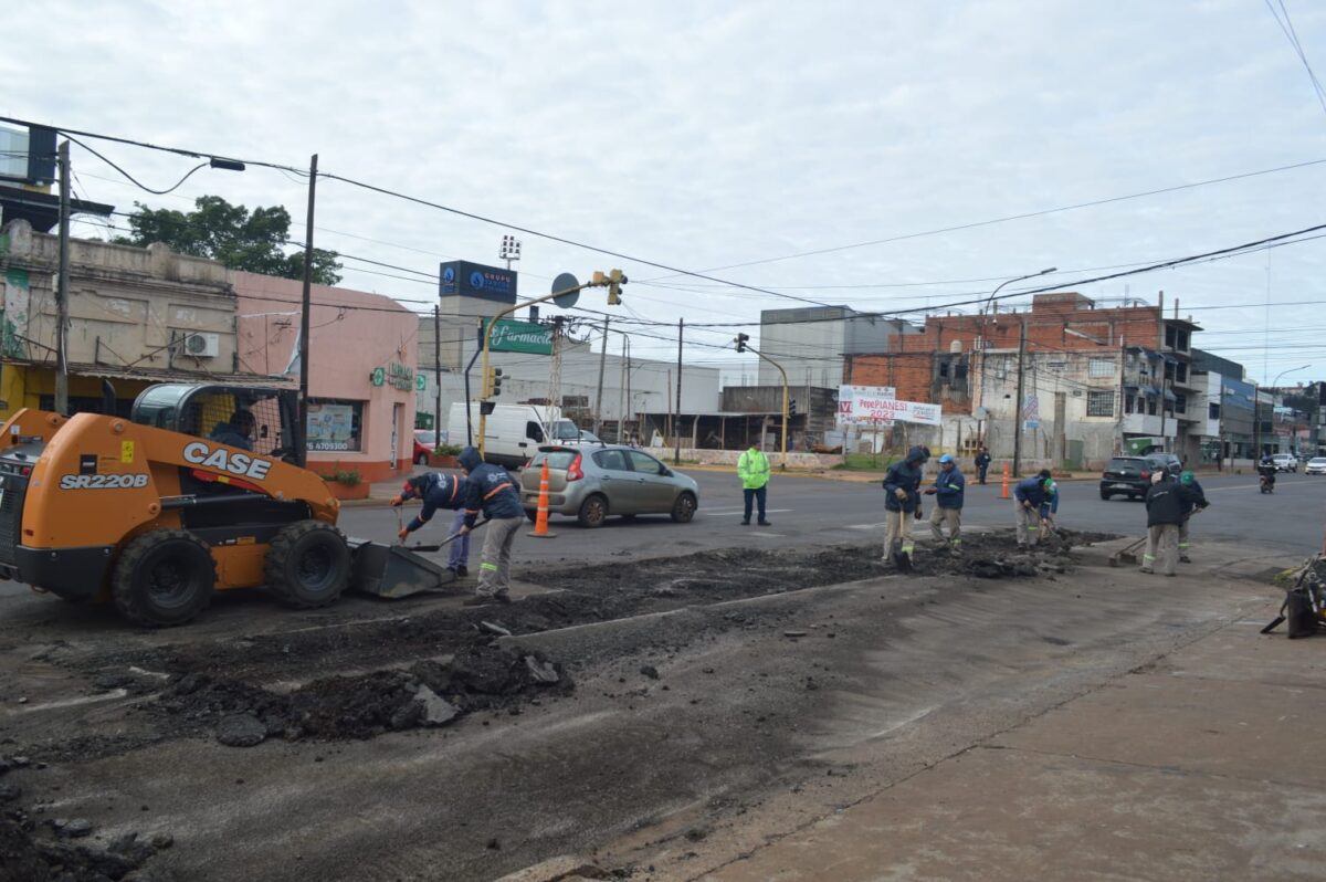 Realizan obras de mantenimiento y mejoras sobre la avenida Uruguay