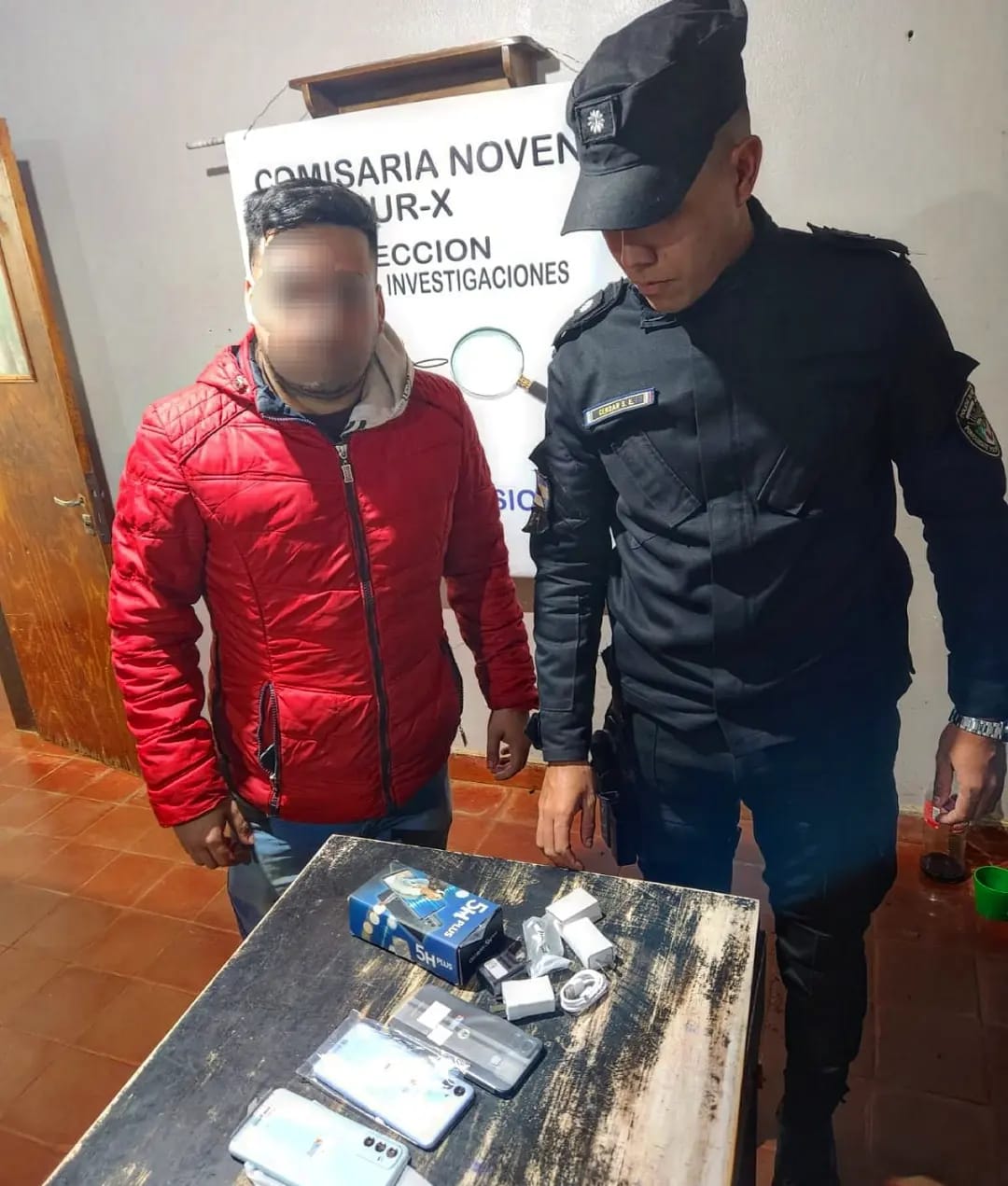 Atraparon a un delincuente que robó celulares de un comercio de Itaembé Miní