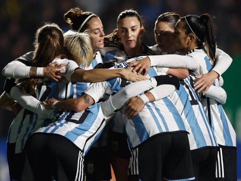 La selección Argentina debuta en el mundial de futbol femenino en la madrugada de este lunes