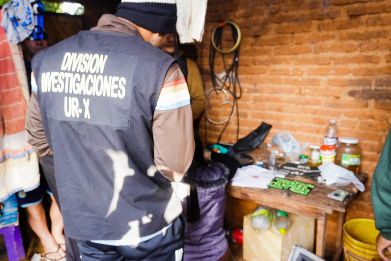 Tres detenidos y droga secuestrada en operativo policial en Posadas 1 2 - Tres detenidos 1 - 1