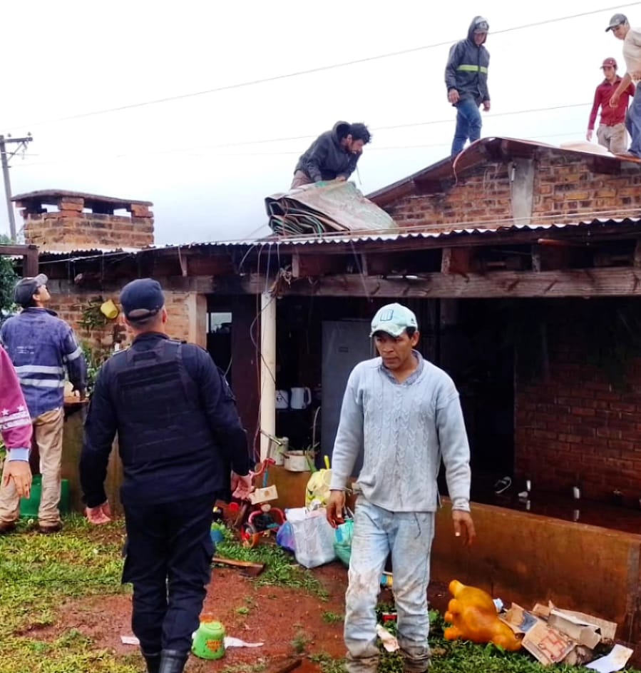 Asistieron a afectados por el temporal en diferentes municipios de la provincia 