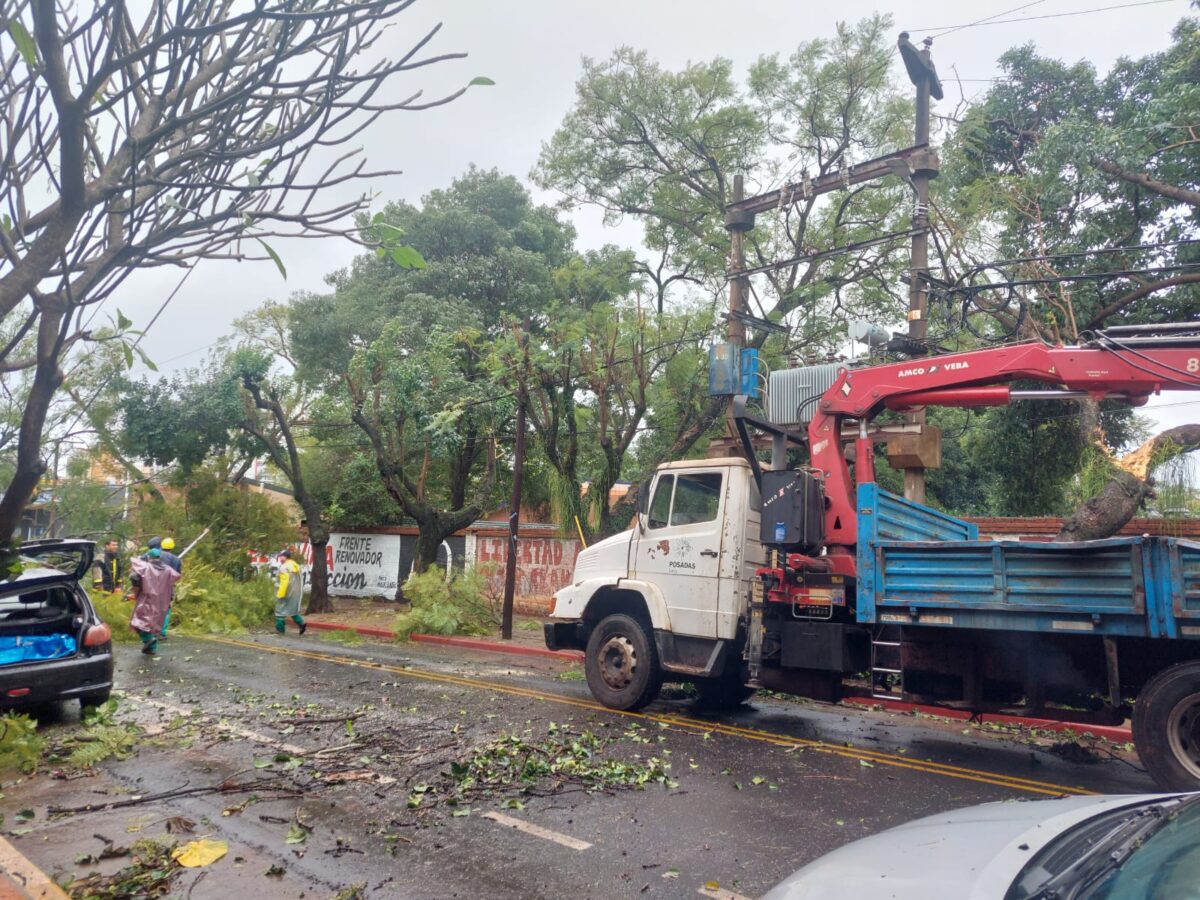 Asistieron a afectados por el temporal en diferentes municipios de la provincia 